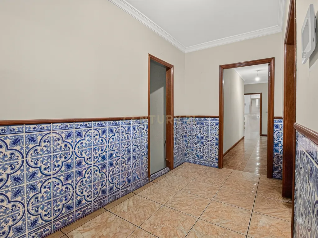 Apartamento T3 com Garagem Fechada, excelente localização!! - Bragança - Image 4