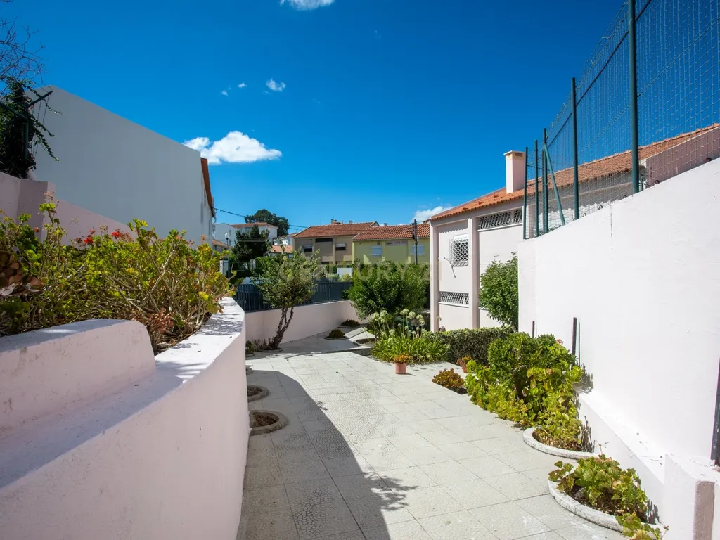 Moradia Rua Vila Fontes Olivais - Image 1
