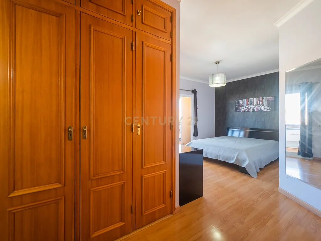 Exclusivo T2 com Vista Panorâmica de Excelência | Massamá Norte - Image 34