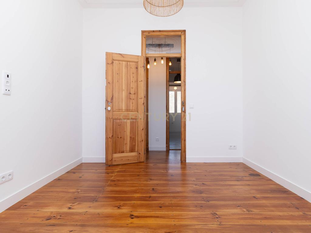 Apartamento T3  transformado em t2, totalmente remodelado -  coração de Lisboa - Image 12
