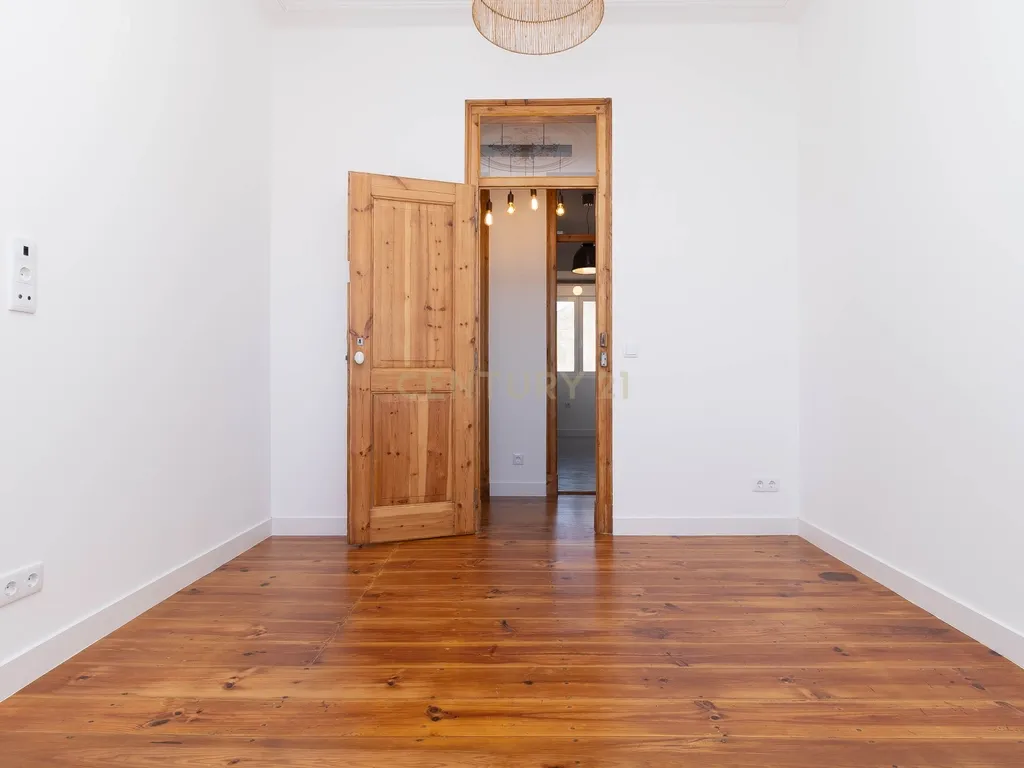 Apartamento T3 transformado em t2, totalmente remodelado - coração de Lisboa - Image 12