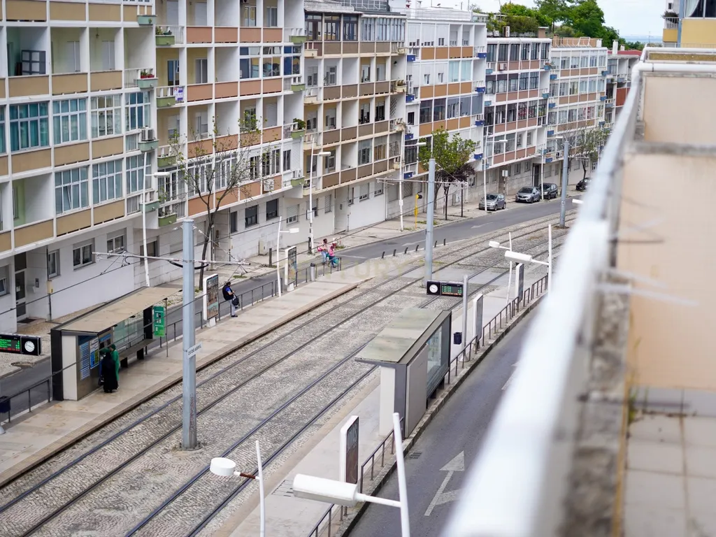 Apartamento T4 com Terraço de 60m² em Cacilhas/Almada - Image 7