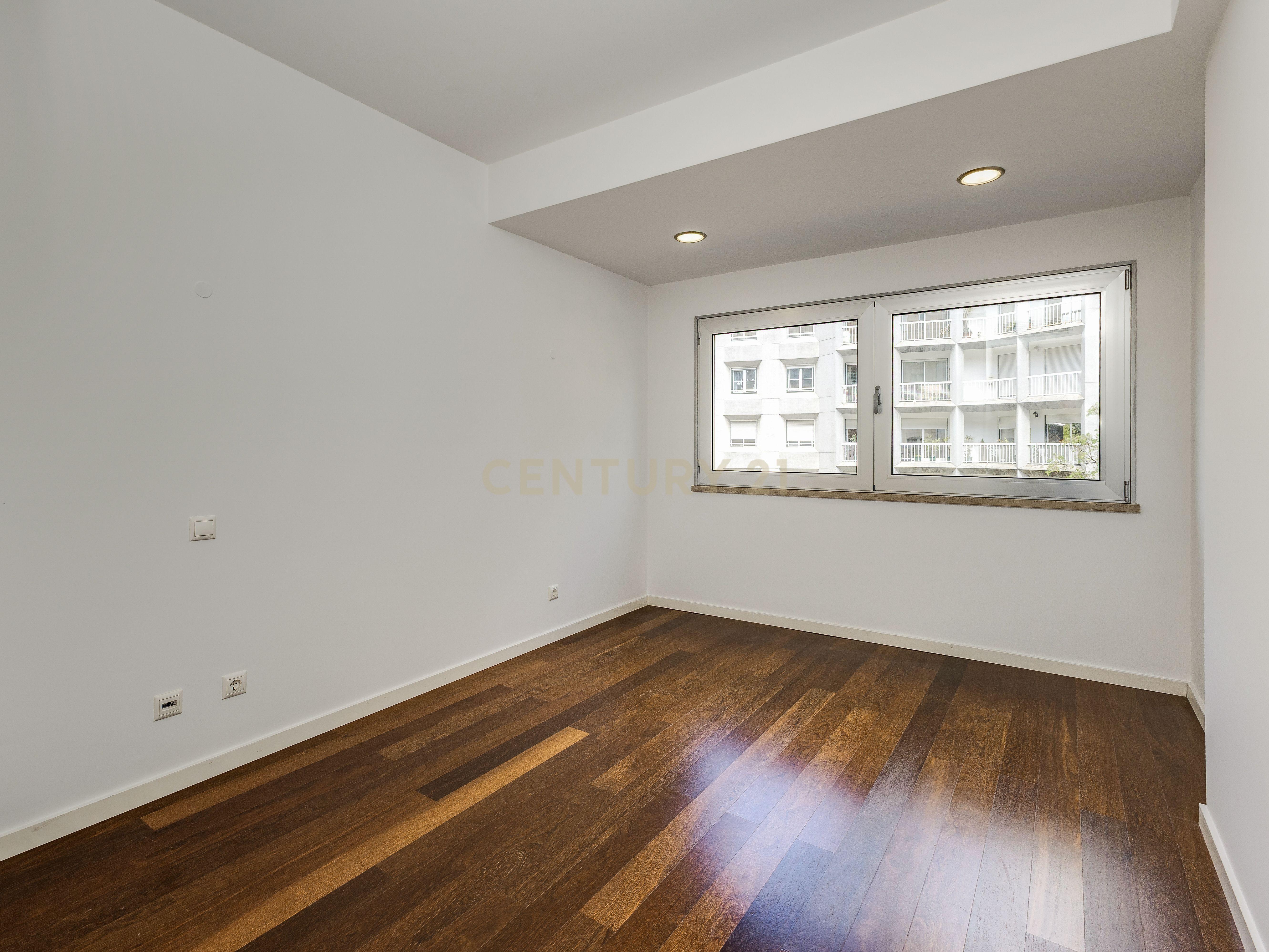 T3 com garagem para 2 carros - Image 18