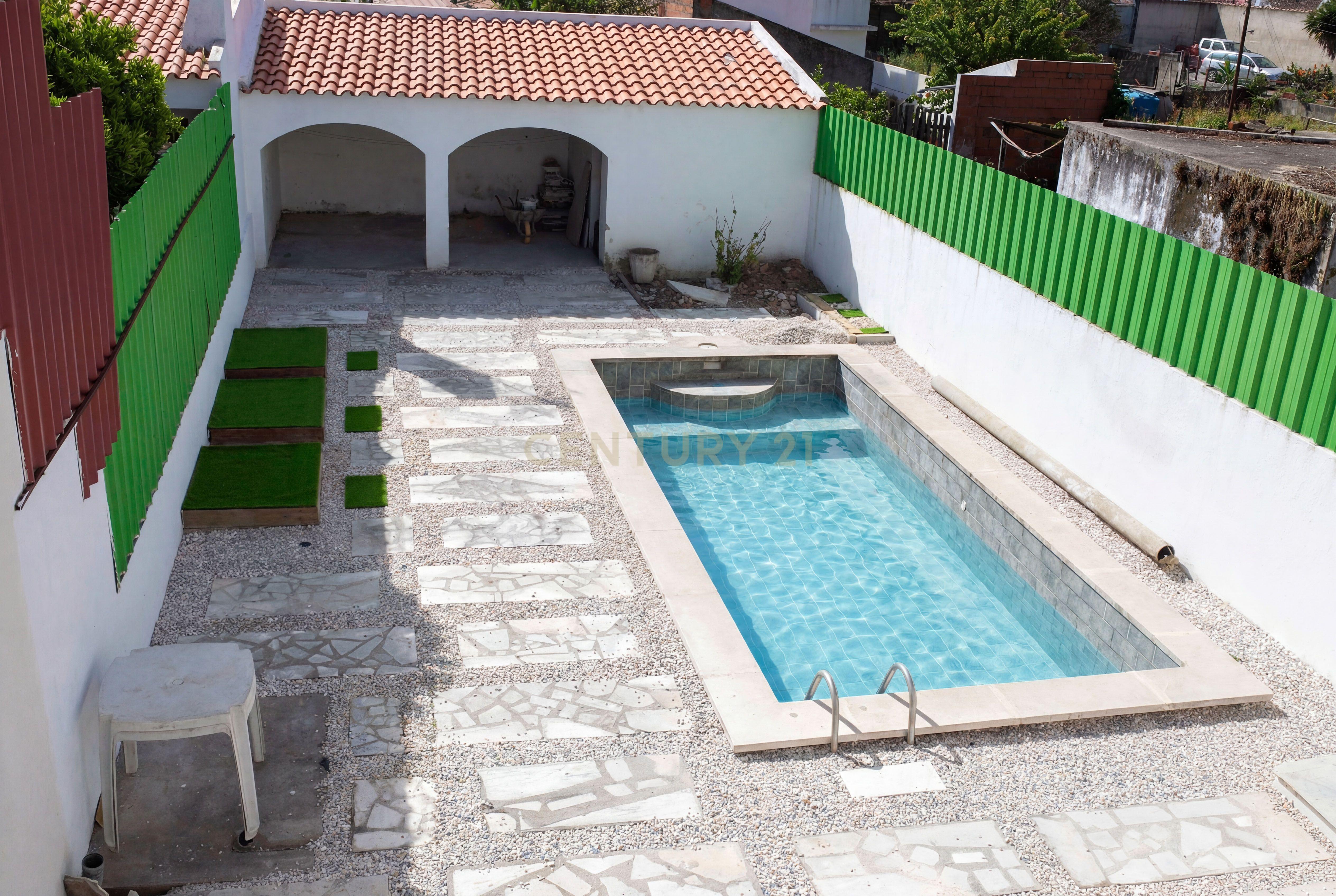 Fotografia 3 de Moradia T5 com piscina e áreas generosas em Benfica do Ribatejo