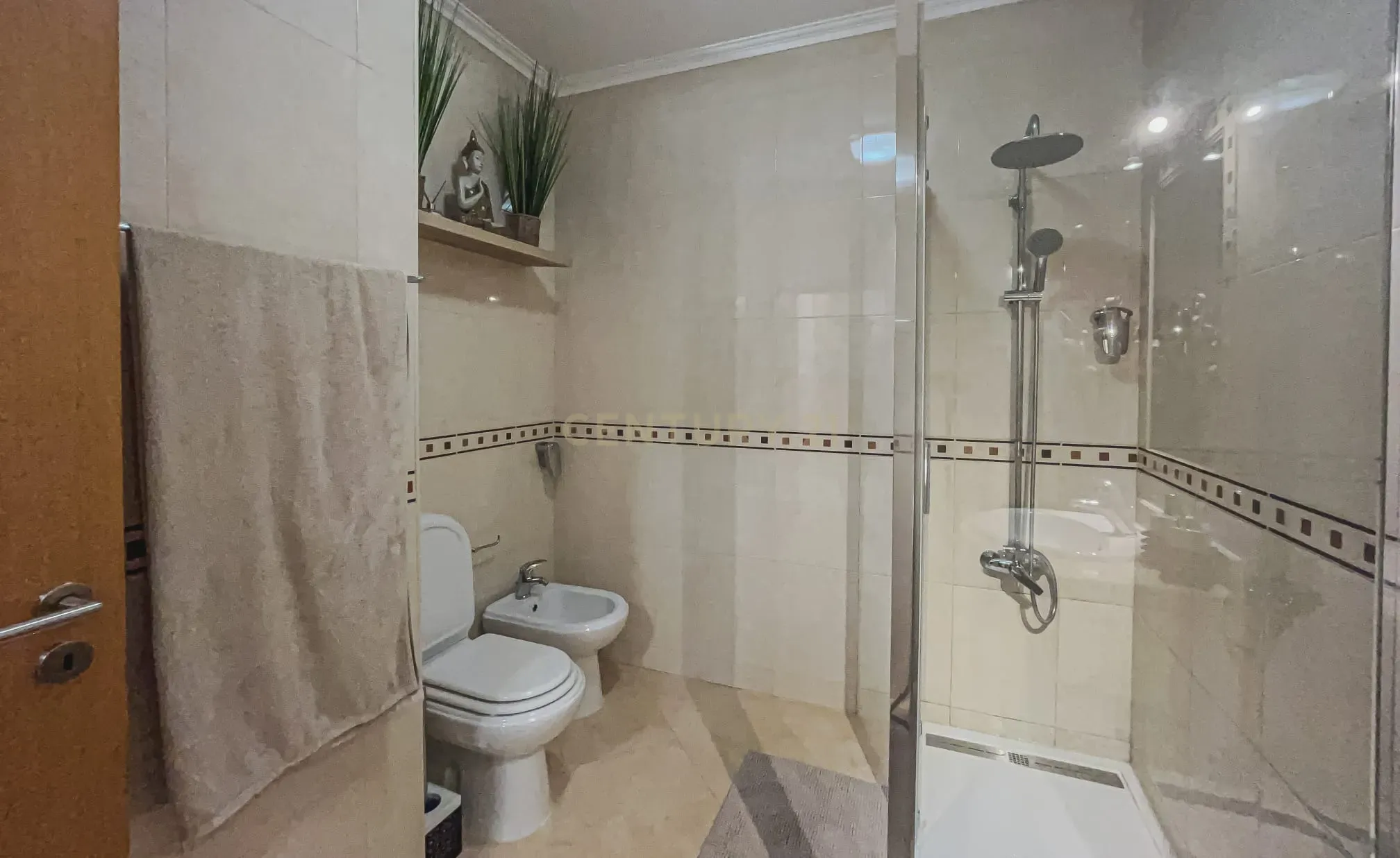 Fotografia 4 de Apartamento T2 com Excelentes Áreas e Varanda Ampla na Quinta dos Arcos, Armação de Pera