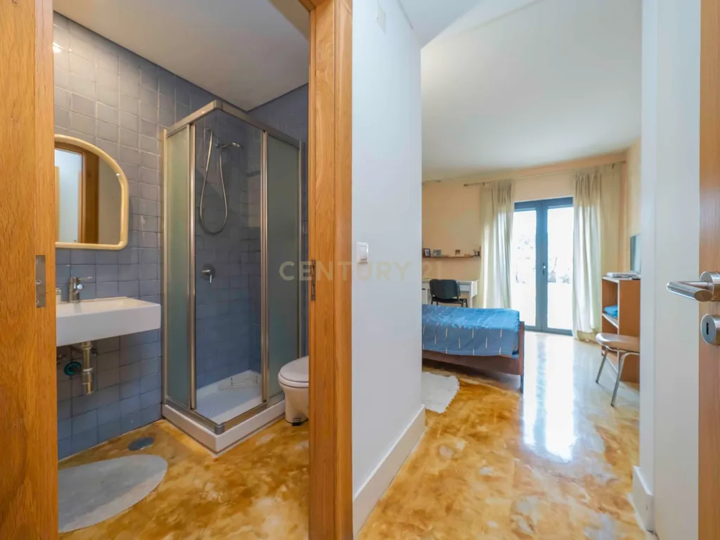 Moradia T5 Isolada, com Dois Pisos, Elevador e Terraço, com 800m2 de Terreno , na Quinta do Anjo, Palmela - Image 35
