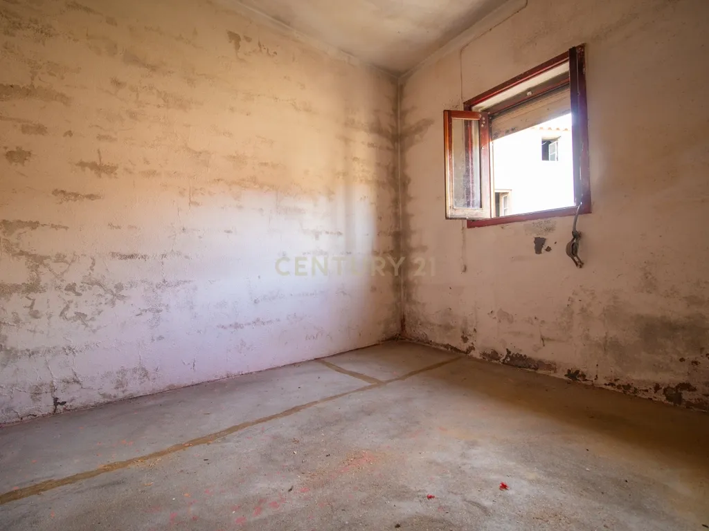 Casa típica portuguesa para remodelação a poucos minutos das praias da Figueira da Foz - Image 11