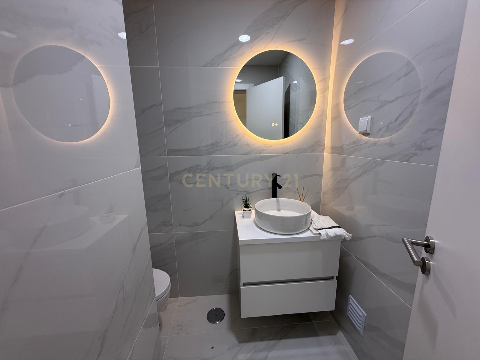 Fotografia 9 de Apartamento T3 Renovado com Suite, Varanda e Cozinha Totalmente Equipada