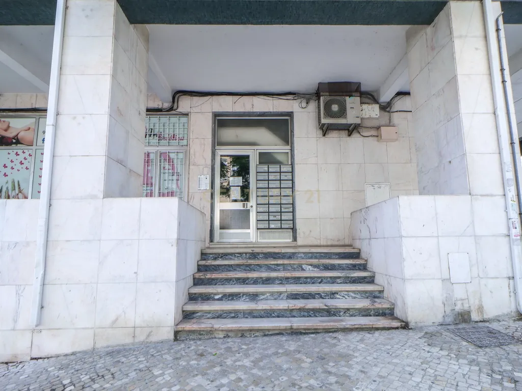 Apartamento T3 no Laranjeiro – Junto à Base Naval do Alfeite | Pronto a Habitar | Elevador - Image 34