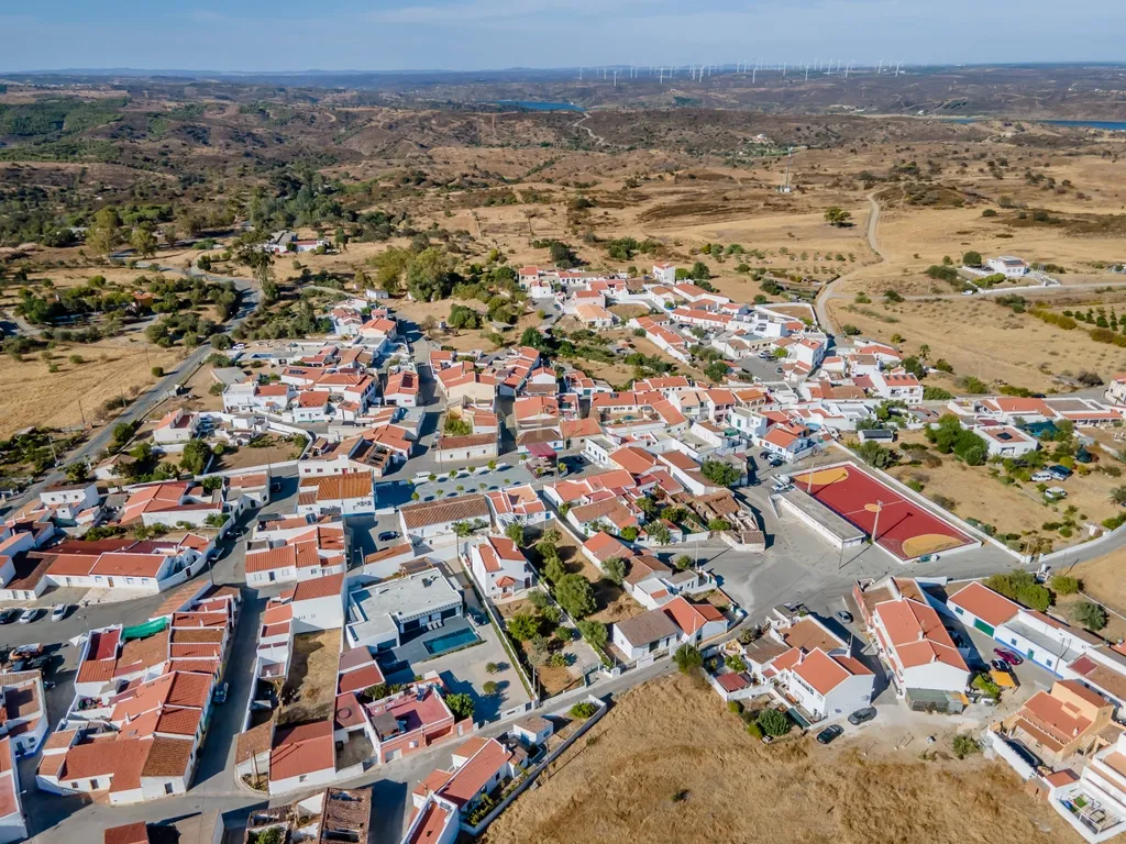 Armazém com Quintal Murado em Terreno Urbano de 632m² - Image 7