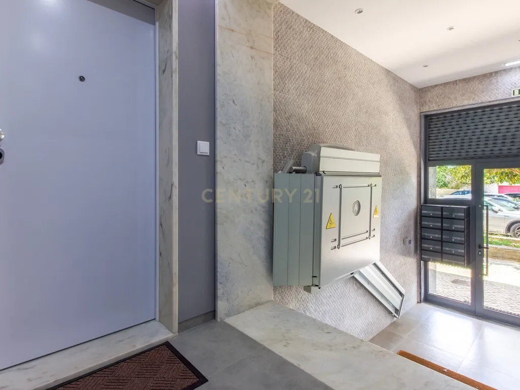 Apartamento T2 - Barreiro, Perto da Praia e Centro - Image 21