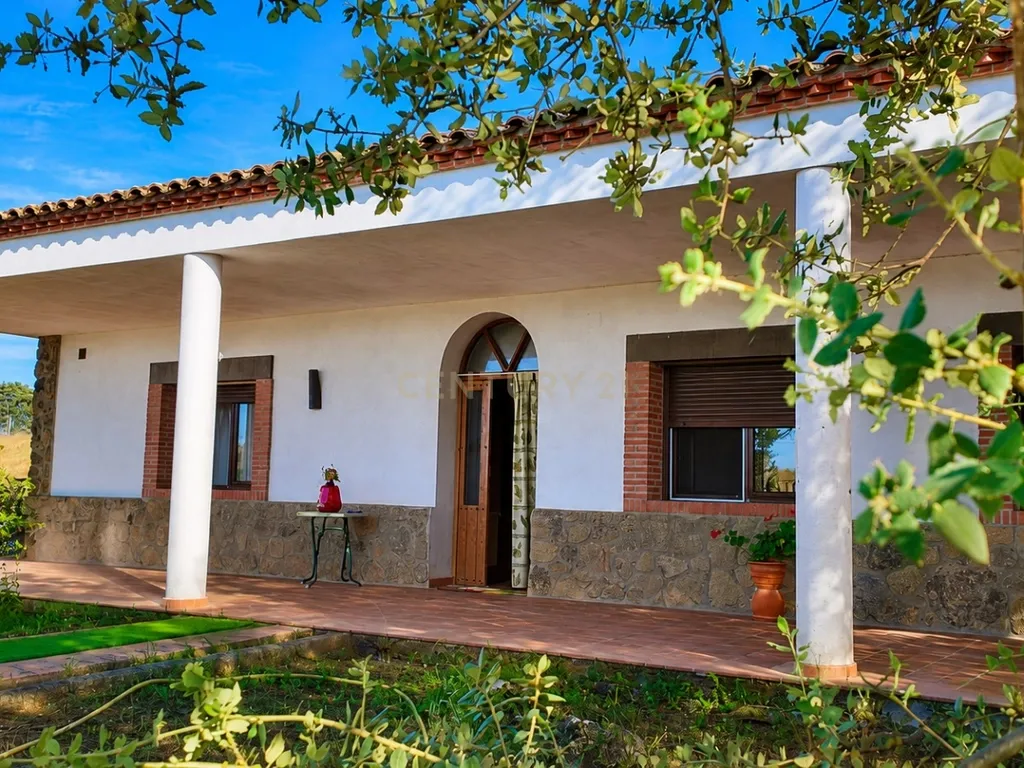 EXCECIONAL MORADIA COM PISCINA E AMPLA PARCELA URBANA EM HERRERA DE ALCÁNTARA - Image 3