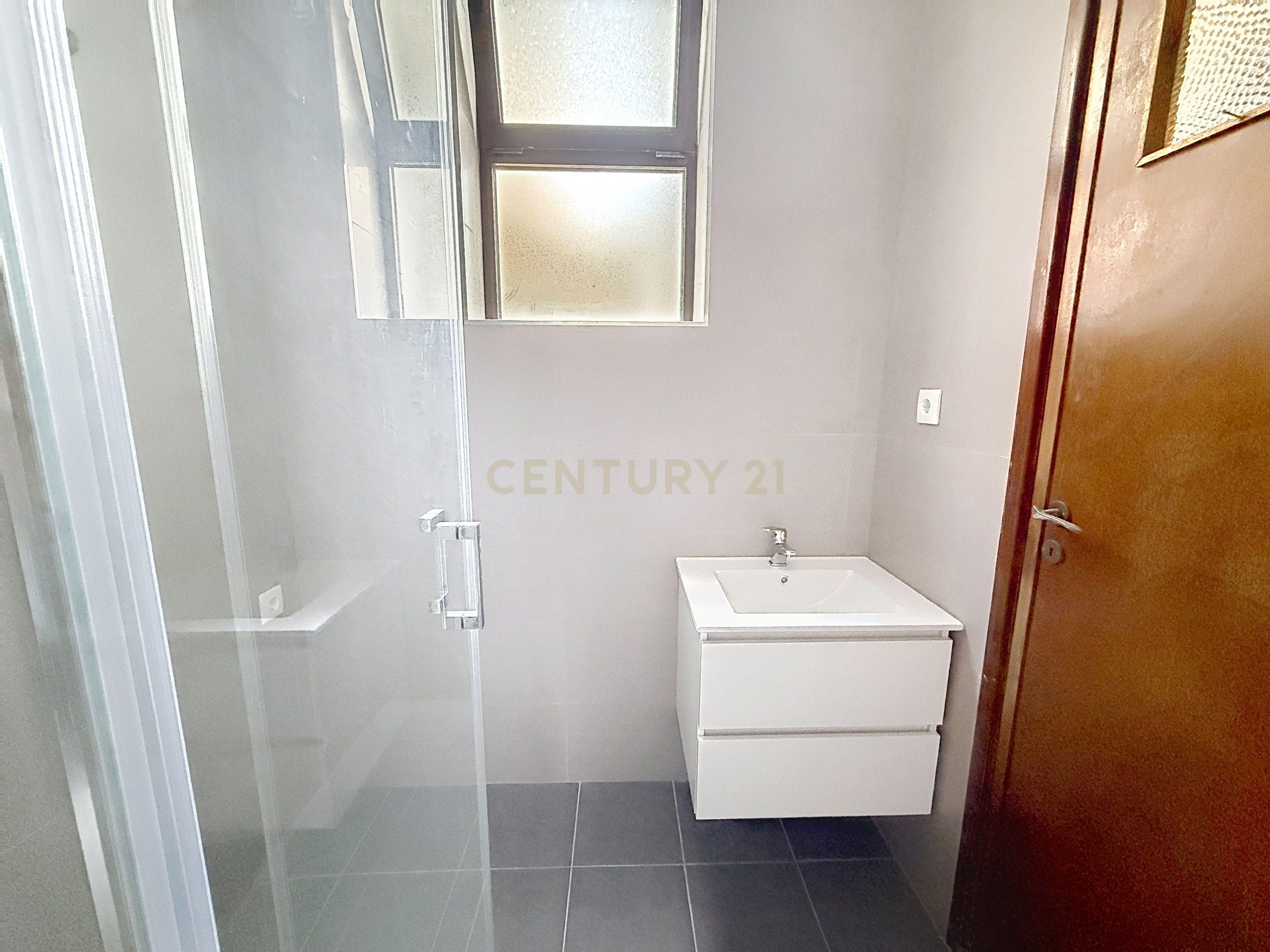 Fotografia 8 de T1+1 Renovado no Centro da Nazaré | Pronto a Habitar | 225.000€
