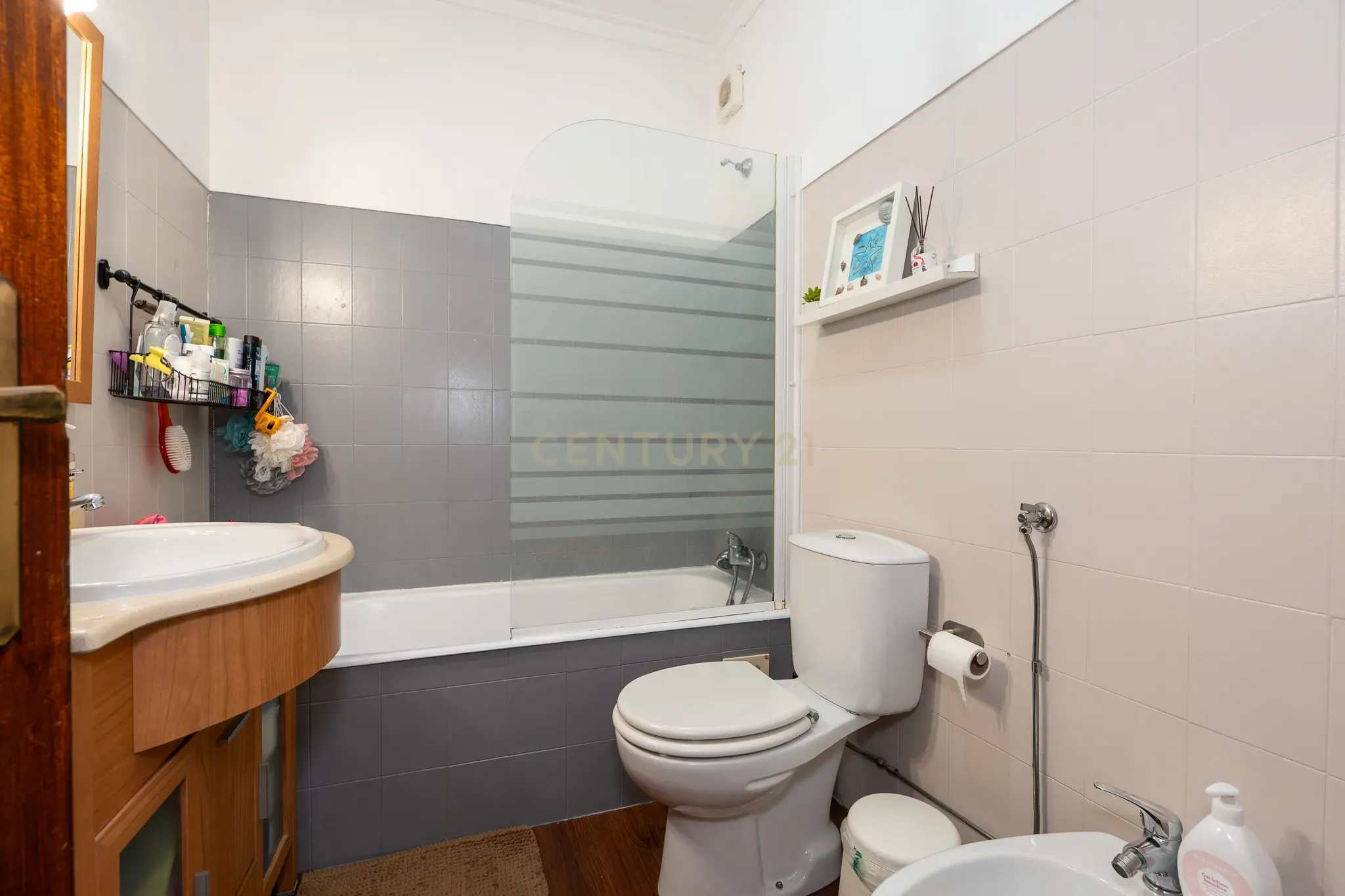 Apartamento T3 com garagem para 2 viaturas Monte Abraão - Image 17