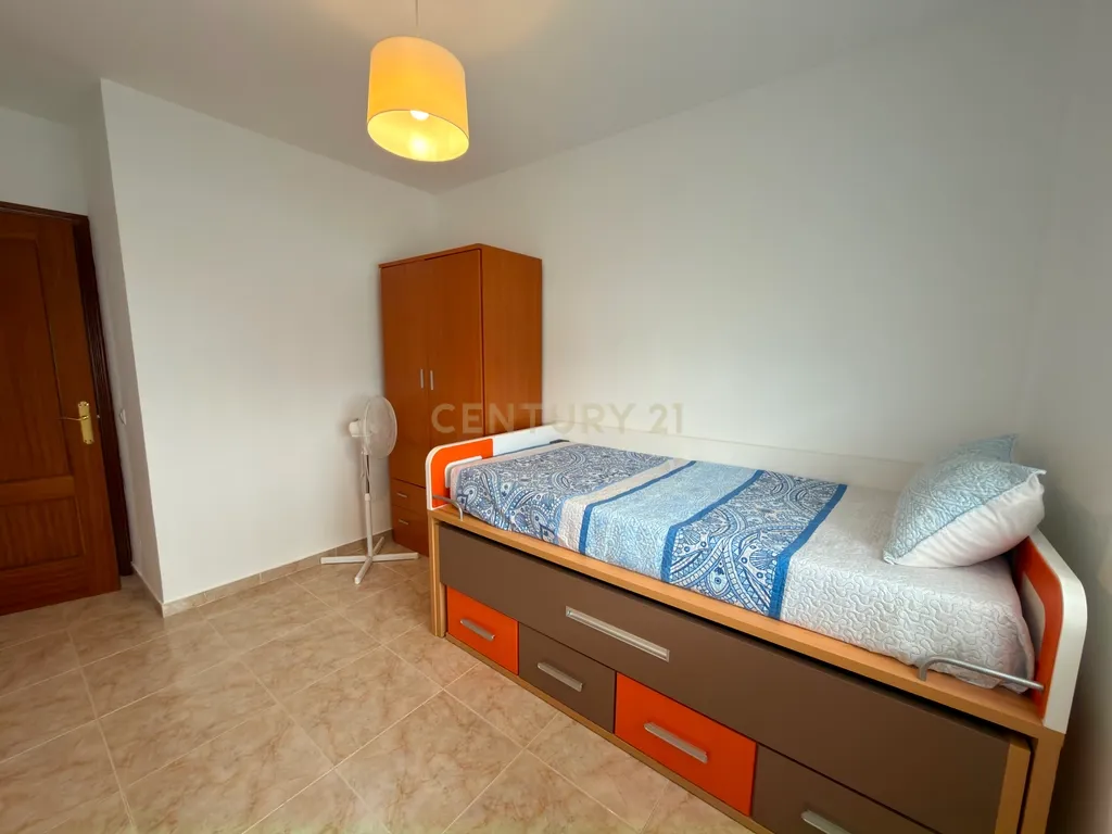 Apartamento com vista mar, garagem e piscina em Carvajal - Image 11