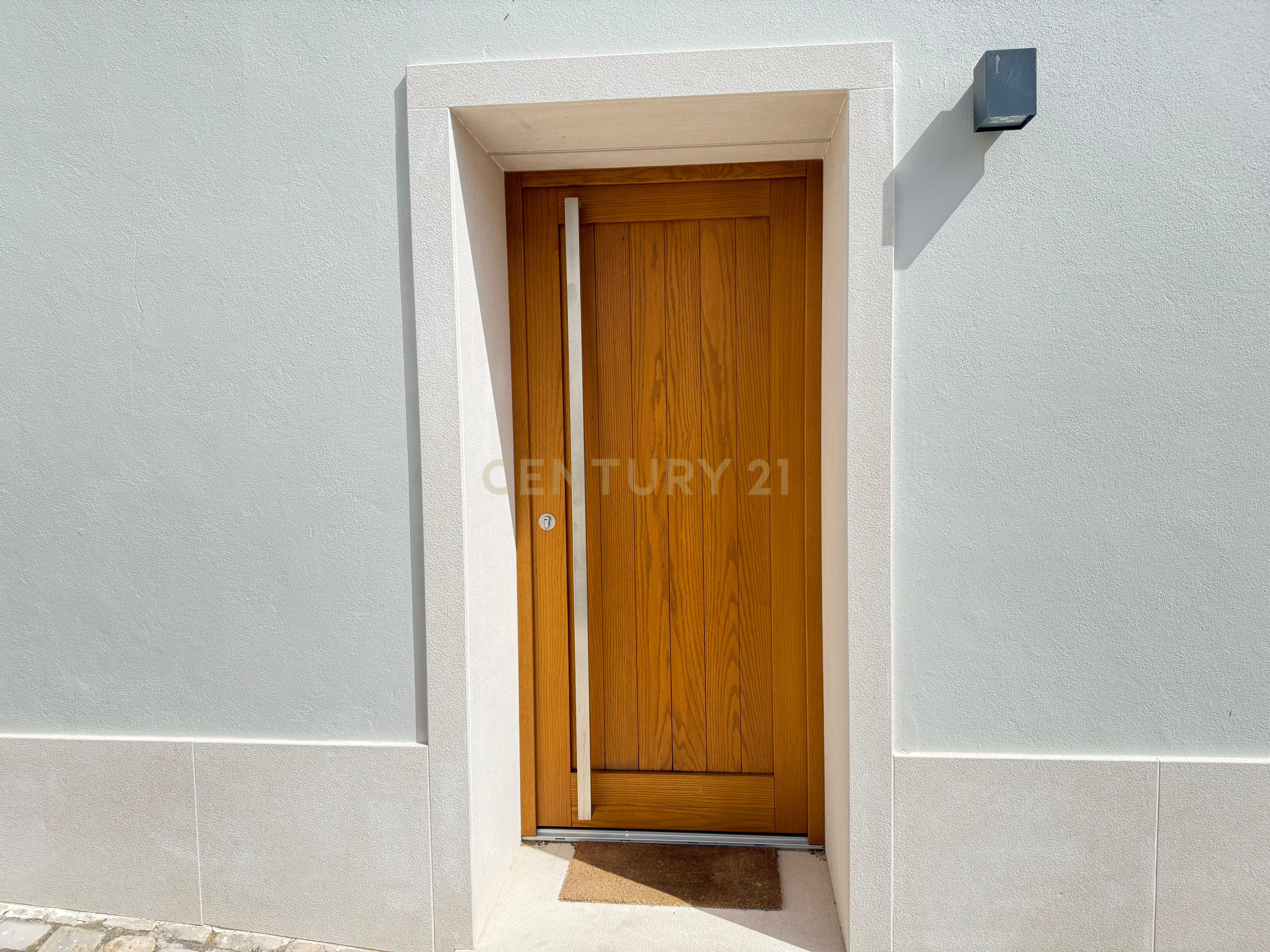 Fotografia 4 de Casa no centro de Porches com dois quartos e terraço.