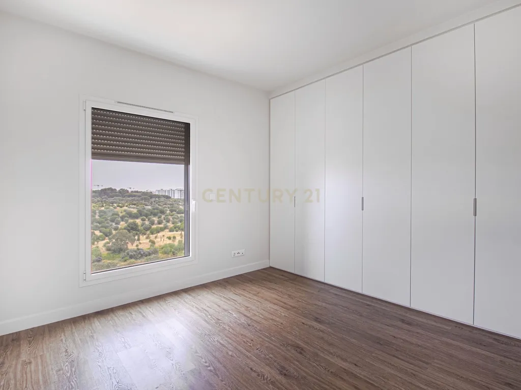 Apartamento T2 em Condomínio com Piscina e Garagem - Areeiro - Image 15