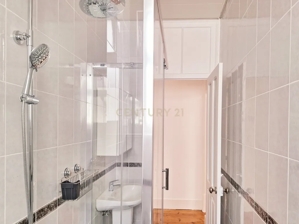 Apartamento T3+2 para Arrendamento em Campolide - Image 28