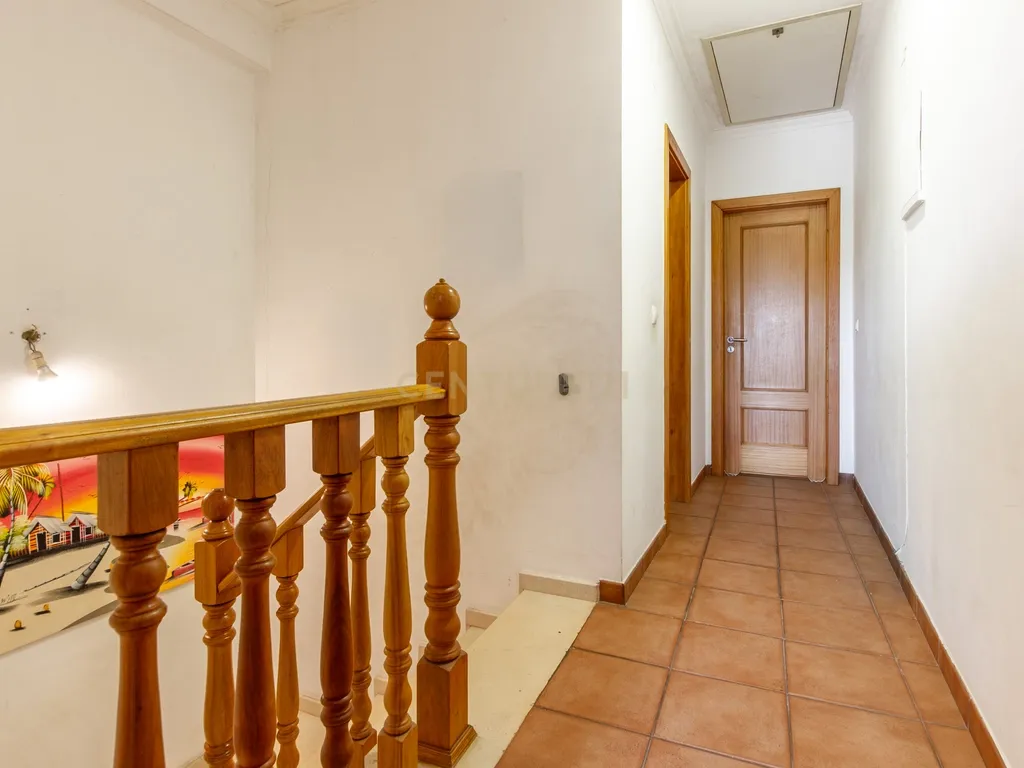 Moradia T3 na Quinta do Conde com Logradouro e sotão - Image 15