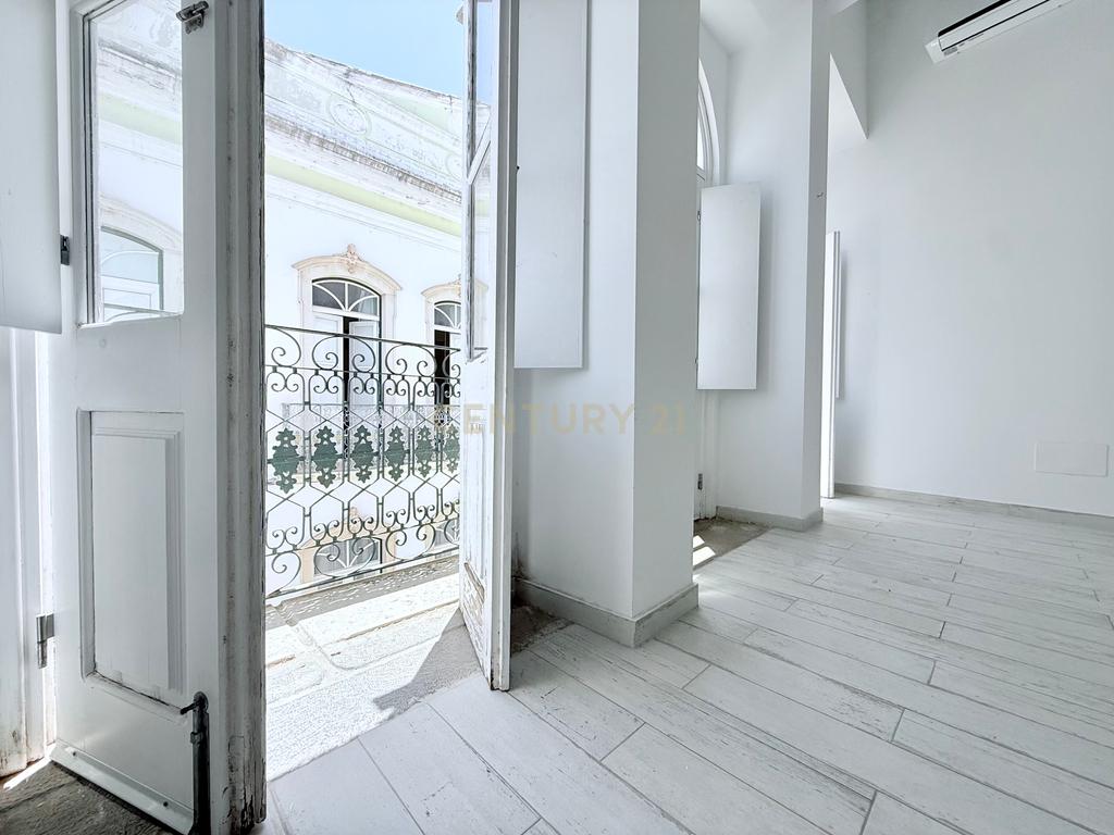 Apartamento T3 Duplex no coração da Baixa de Olhão - Image 3