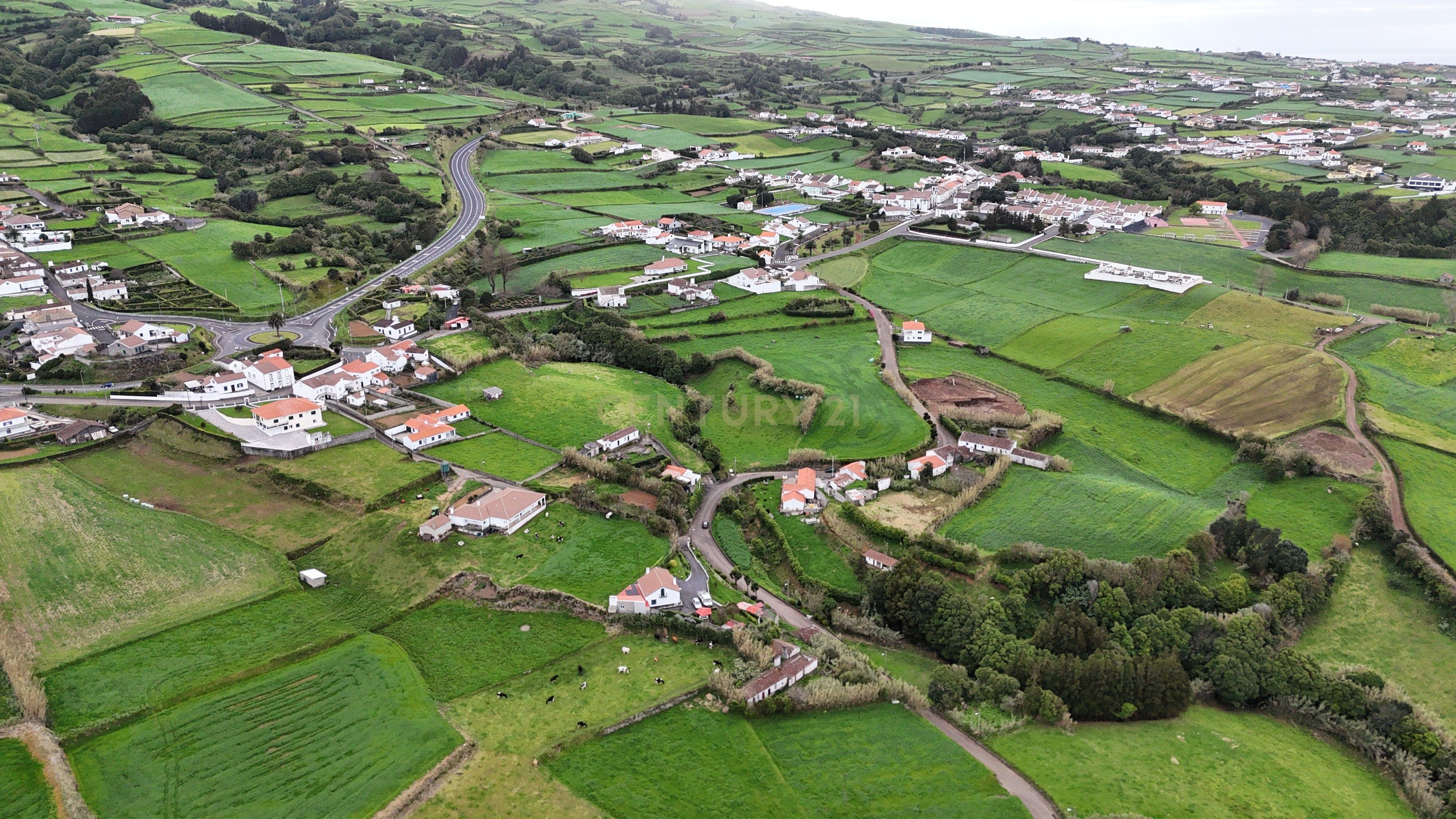 Fotografia 3 de Terreno Urbanizável na Lomba da Fazenda 🌅⛰️