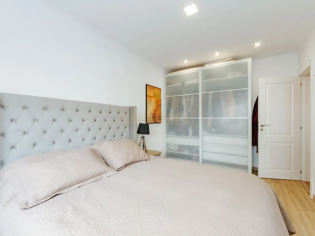 Apartamento T2 Renovado em Miratejo - Image 12