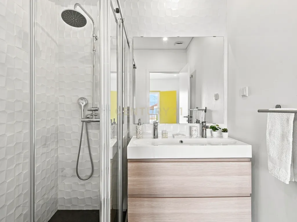 Moradia T4 +1 com piscina totalmente remodelada com painéis solares na Lourinhã ( São Bartolomeu dos Galegos) - Image 29