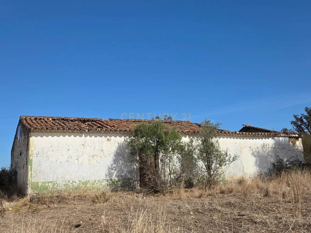 TERRENO COM RUINA EM SÃO BARTOLOMEU DE MESSINES - Image 1