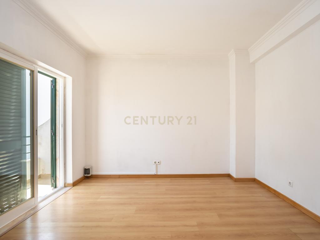  Moradia T3 em Amora - Seixal com Terraço e Garagem  - Image 22