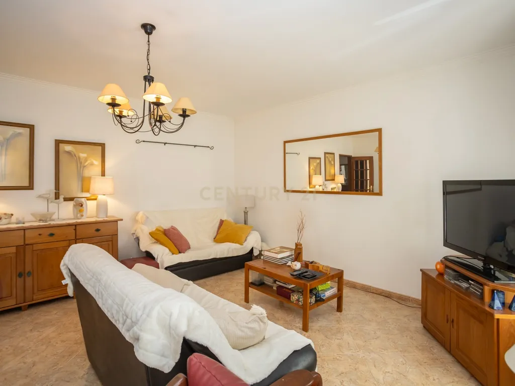 Quinta do Conde/ Cova dos Vidros - Apartamento de 4 assoalhadas inserido num º 1º andar - Image 3
