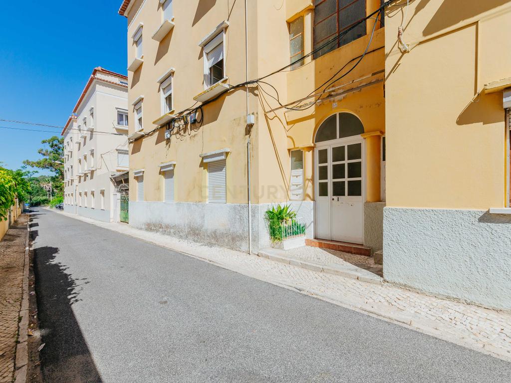 Apartamento T3 para Remodelação com Terraço | Alvito | Lisboa - Image 26