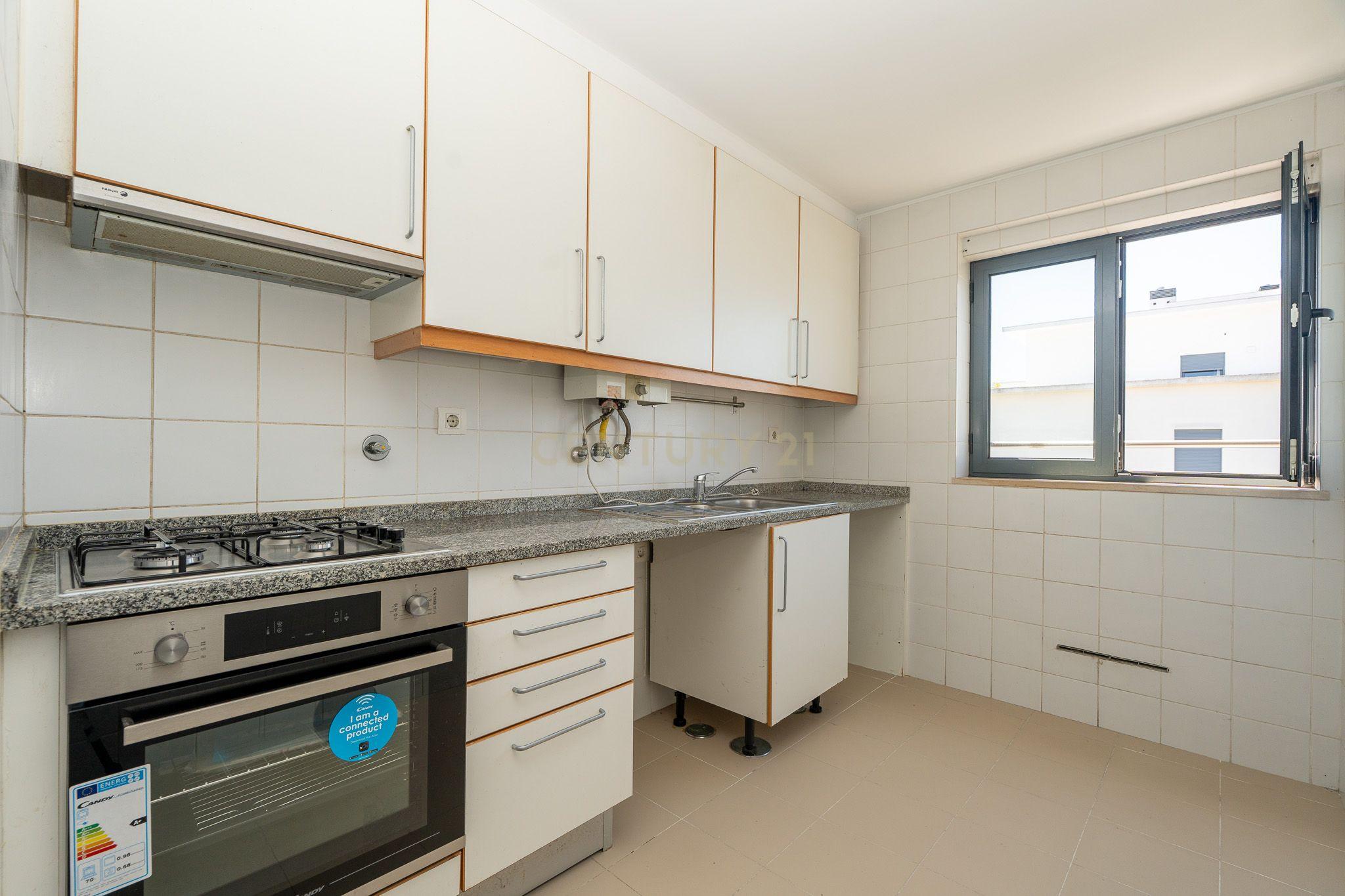 Excelente Apartamento T2 em Braço de Prata - Image 13