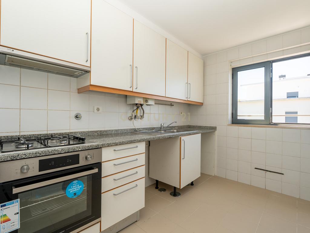 Excelente Apartamento T2 em Braço de Prata - Image 13