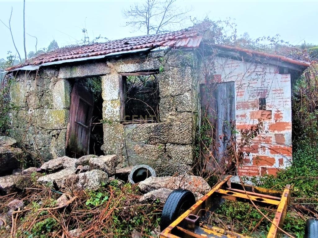 Quinta De Além com casa rústica em ruína para reabilitação total de 2 quartos no centro de Cete, Paredes - Image 12