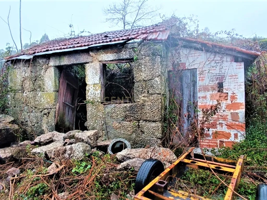 Quinta De Além com casa rústica em ruína para reabilitação total de 2 quartos no centro de Cete, Paredes - Image 12