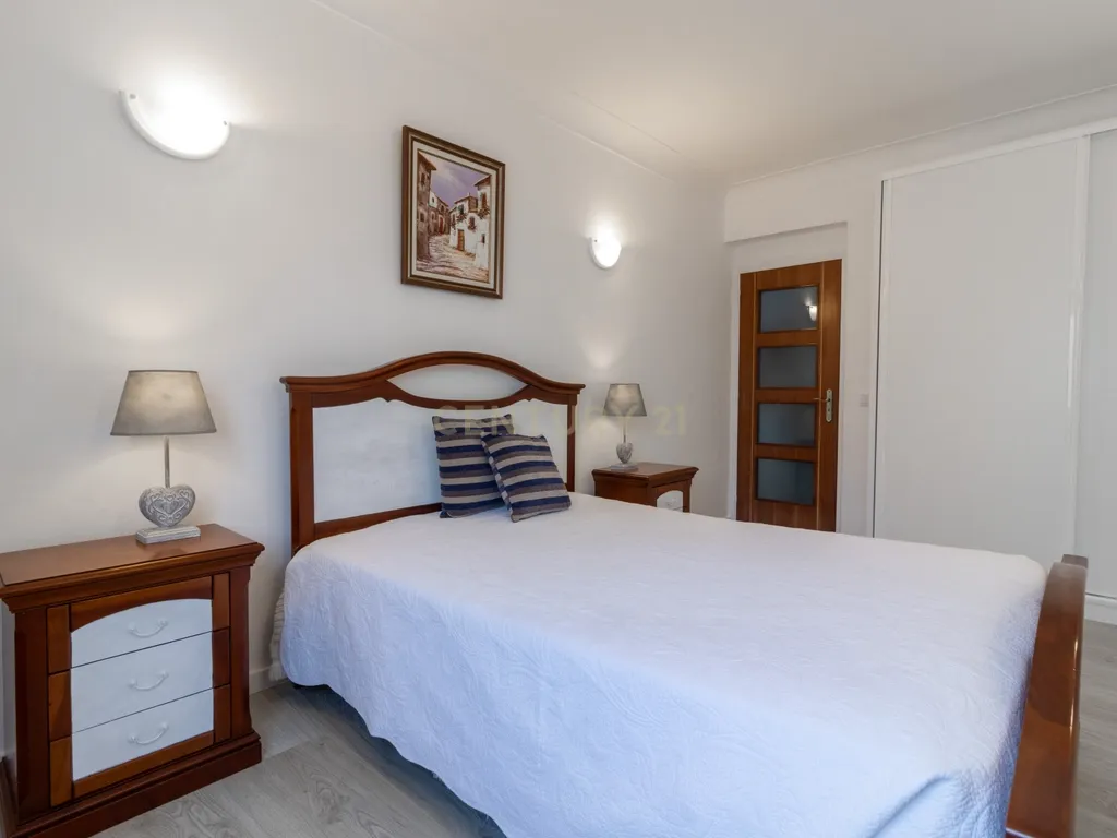 Moradia T5 com amplas áreas, jacuzzi e vista rio - Ferragudo - Image 20