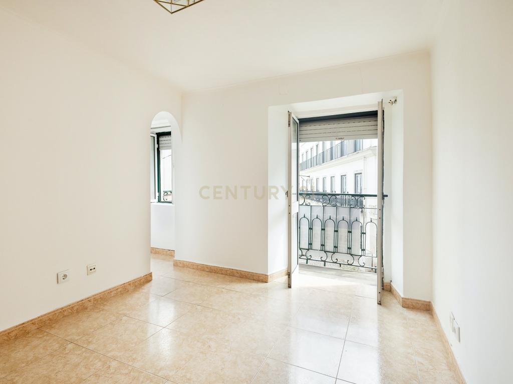 Apartamento T1 na Lapa – Lisboa | 1º Andar em prédio tradicional - Image 4