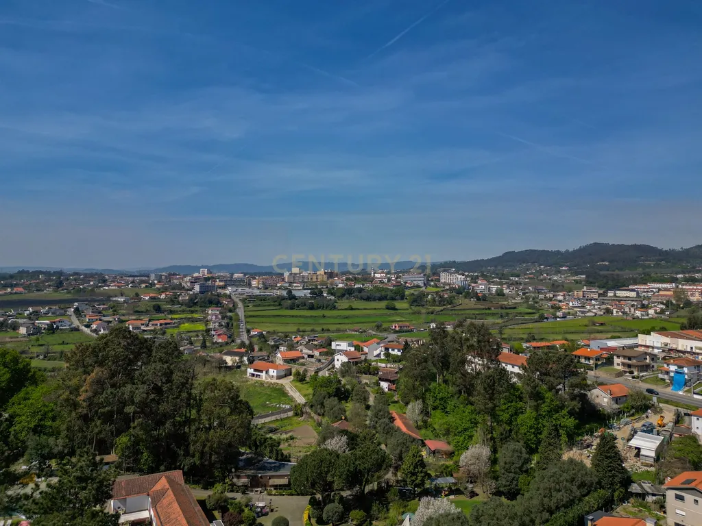 Moradia T3 + T2 em Amares com Jardim e Garagem - Image 43