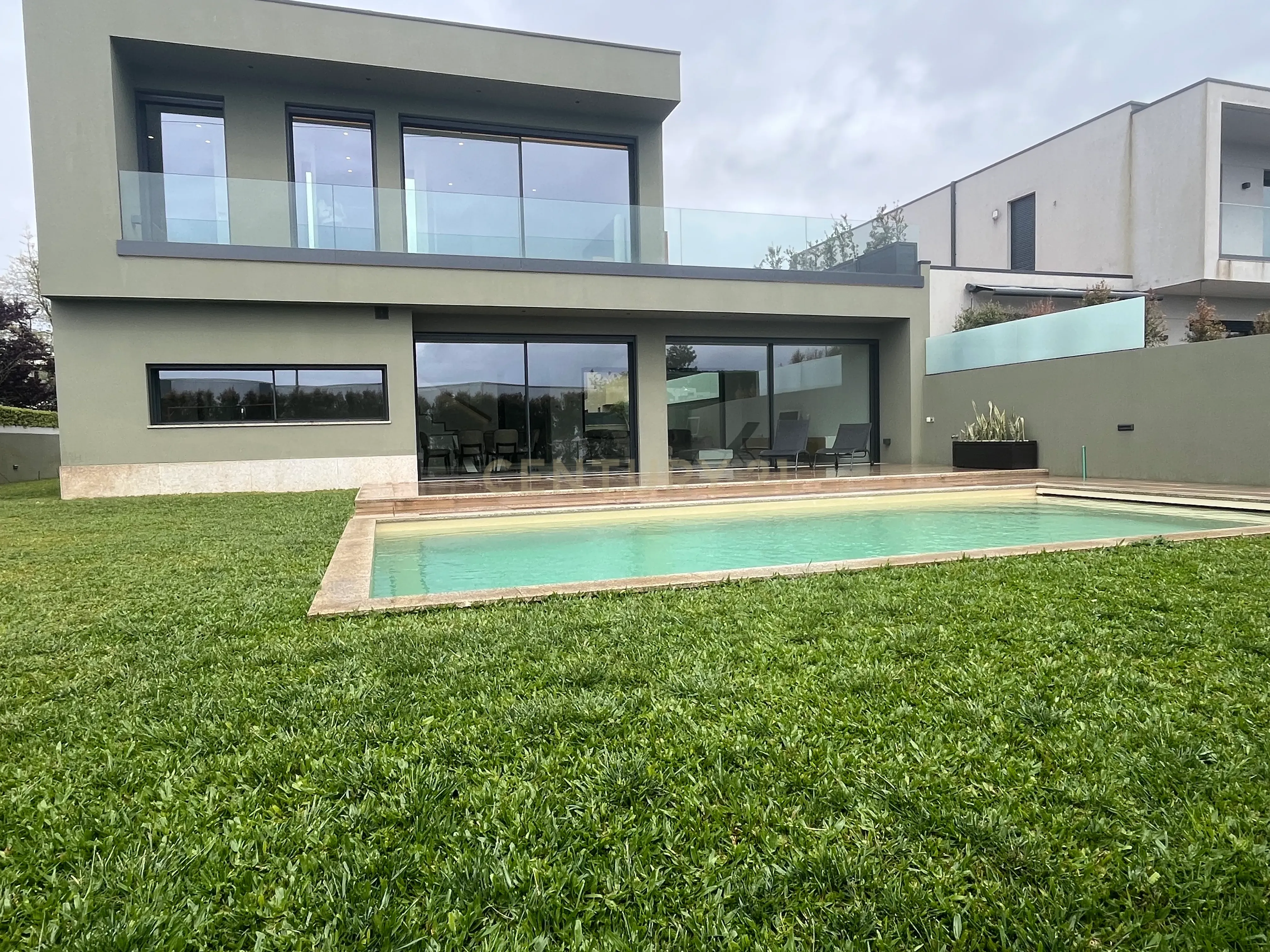 Fotografia 3 de Moradia Contemporânea de Luxo em Azurara | Elegância, Privacidade e Distinção