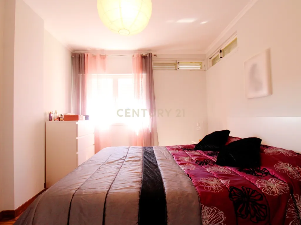 ✨ Oportunidade Única – T2 no Monte da Caparica ✨ - Image 15