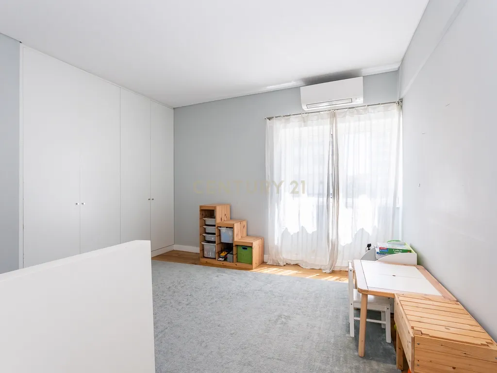 T3 Remodelado com Suite com closet e Parqueamento para Arrendamento em Algés/Miraflores - Image 25