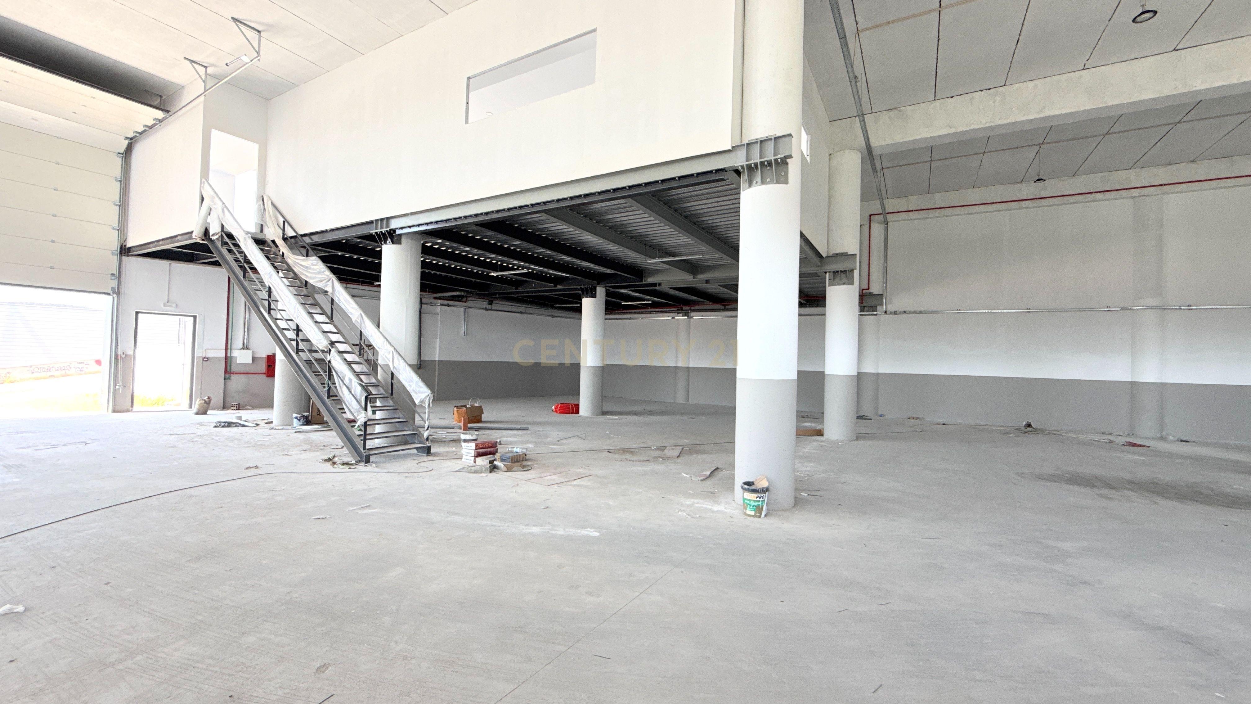 Fotografia 8 de ARMAZÉM INDUSTRIAL | SANTO TIRSO | INVESTIMENTO / LOGÍSTICA / COMÉRCIO E INDÚSTRIA