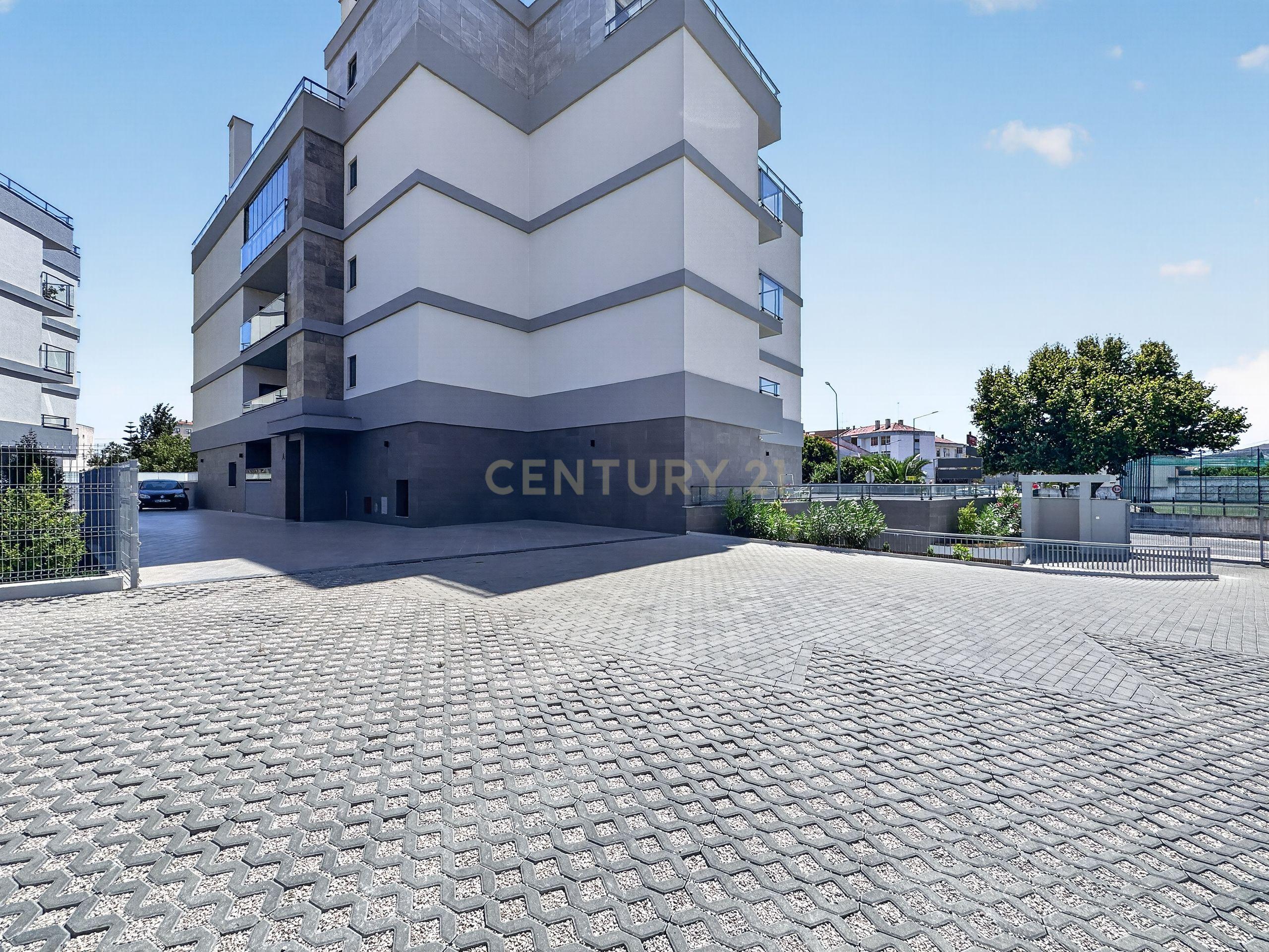 Fotografia 3 de T1 com 2 Terraços, Piscina e Box | Villas do Choupal I – Sobralinho - Alverca do Ribatejo