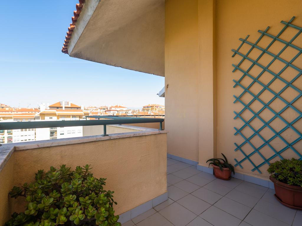 Exclusivo T2 com Vista Panorâmica de Excelência | Massamá Norte - Image 26