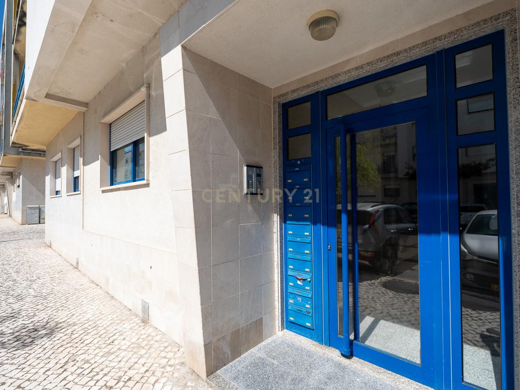 Apartamento T3 Janelas do Parque no Montijo - Image 2