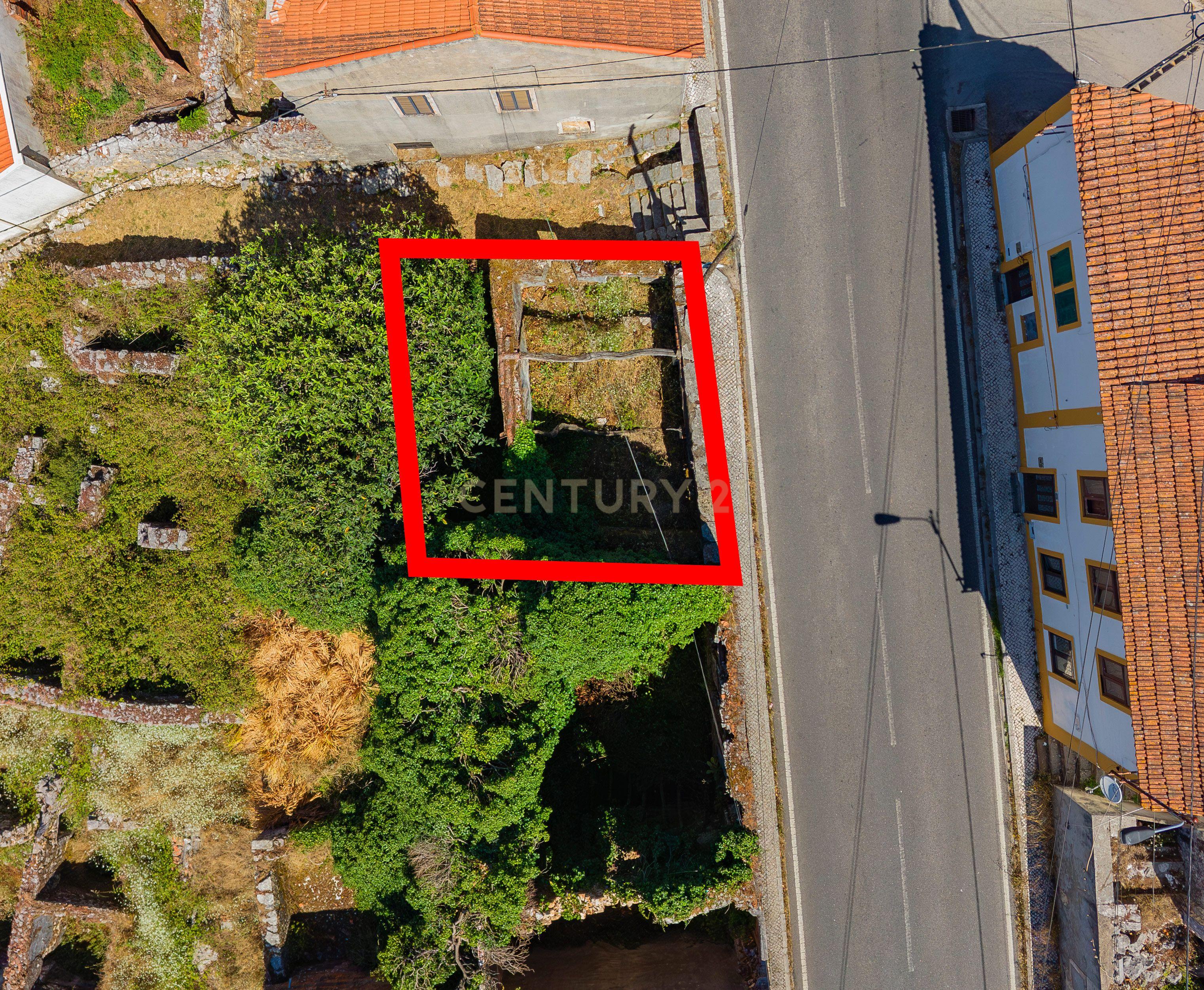 Fotografia 10 de Ruína para reconstrução em Mira de Aire