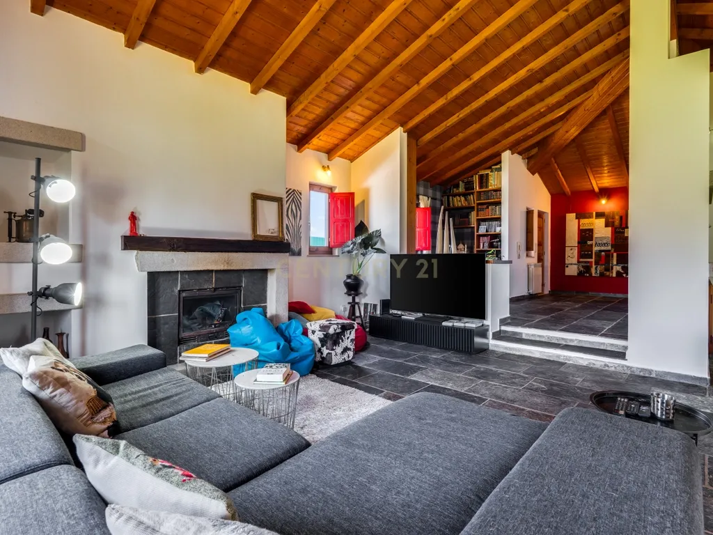 Moradia na Costa Alentejana de 4 Quartos e Arquitetura Tradicional com Piscina e Jardim – Odemira - Image 10