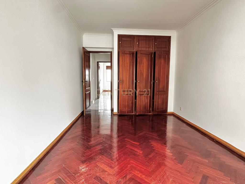 T2 Rinchoa Tapada das Mercês para Arrendamento  - Image 9