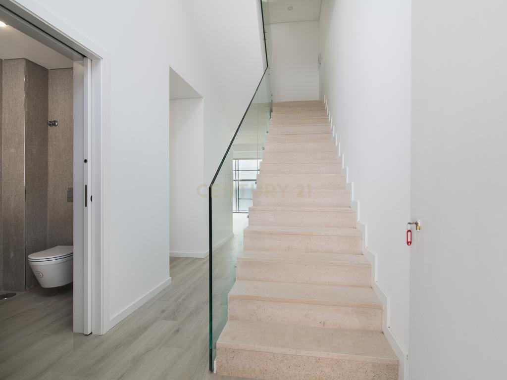 Condomínio Villas d’Ouro – Exclusividade e Conforto no Coração de Sesimbra - Image 29