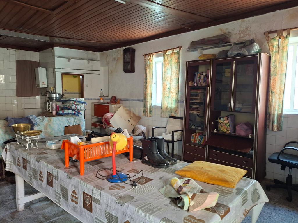 Moradia para Recuperação no Montijo com Jardim e Garagem - Image 25
